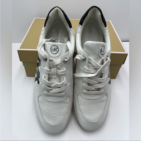 MICHAEL KORS BARI LACE UP SNICKERS - Picture 3 of 9